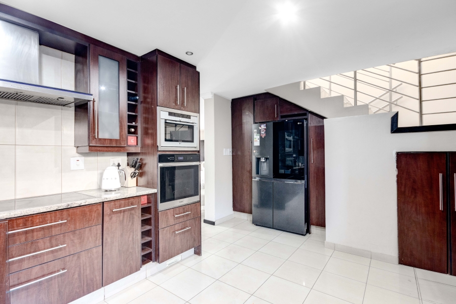 To Let 4 Bedroom Property for Rent in Noordwyk Gauteng