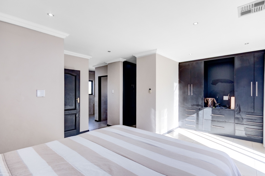 To Let 4 Bedroom Property for Rent in Noordwyk Gauteng