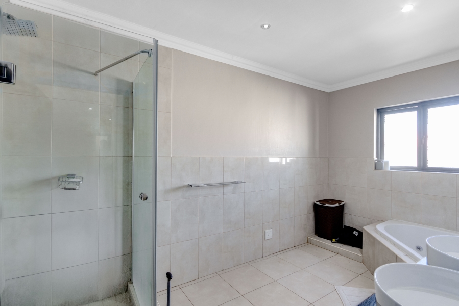 To Let 4 Bedroom Property for Rent in Noordwyk Gauteng
