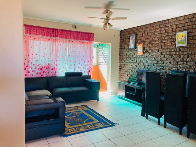 2 Bedroom Property for Sale in Dunnottar Gauteng