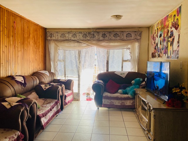 2 Bedroom Property for Sale in Dunnottar Gauteng
