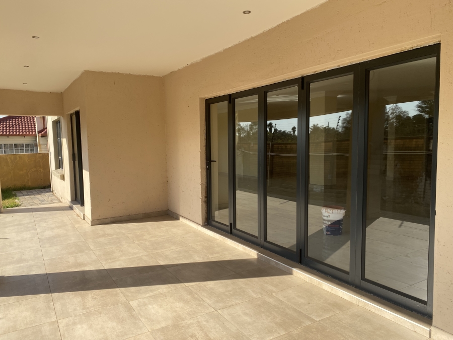 To Let 5 Bedroom Property for Rent in Willow Park Manor Gauteng