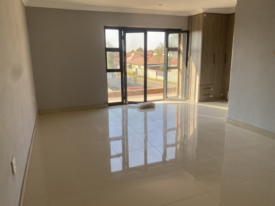 To Let 5 Bedroom Property for Rent in Willow Park Manor Gauteng