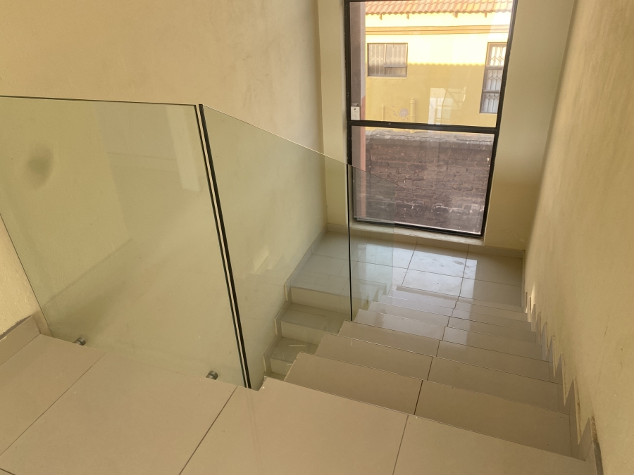 To Let 5 Bedroom Property for Rent in Willow Park Manor Gauteng
