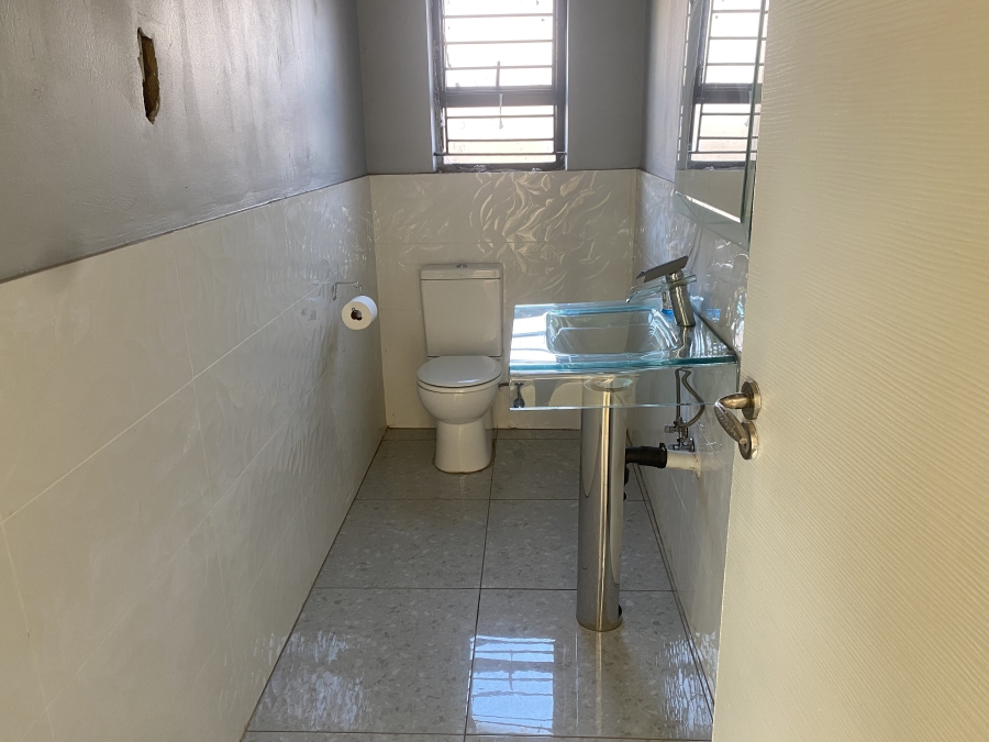 To Let 5 Bedroom Property for Rent in Willow Park Manor Gauteng