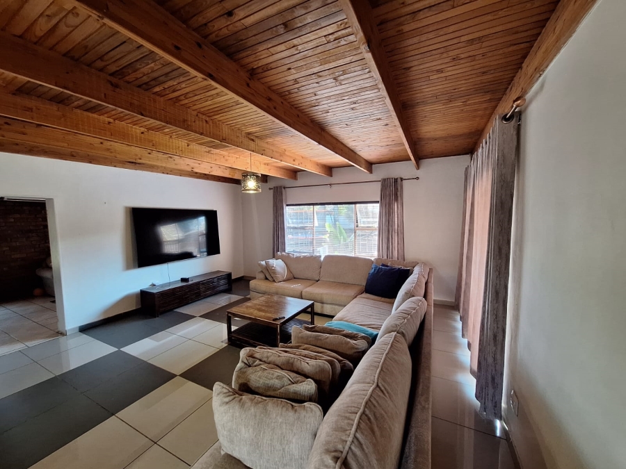 4 Bedroom Property for Sale in Wierda Park Gauteng