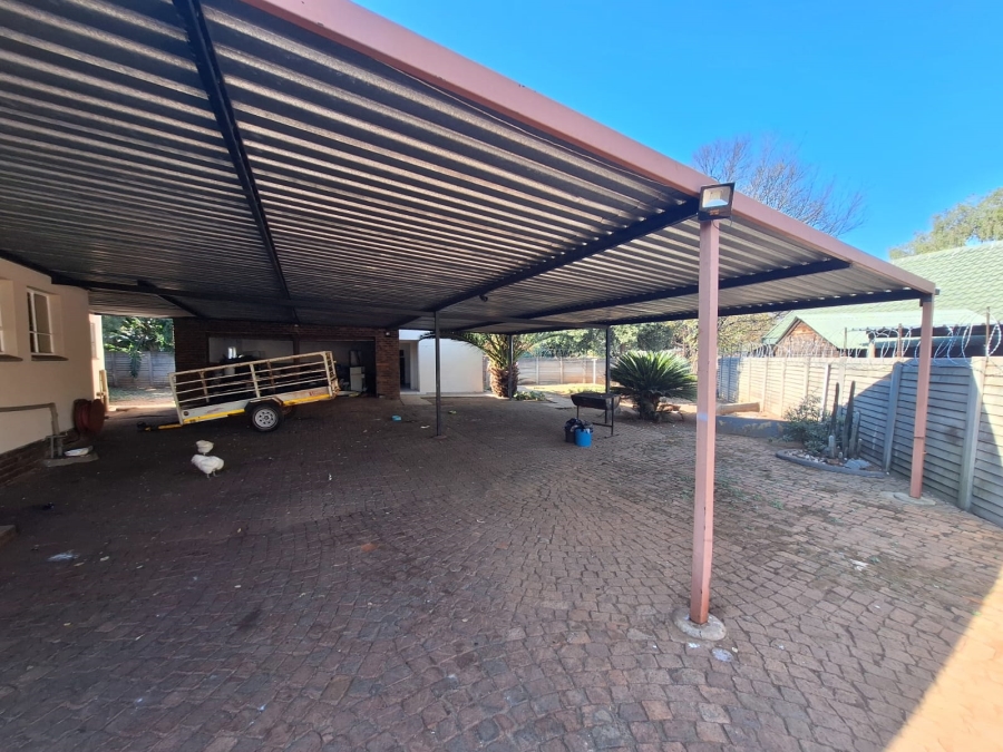 4 Bedroom Property for Sale in Wierda Park Gauteng