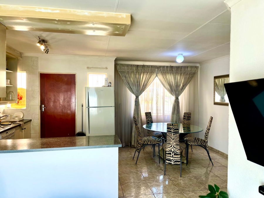 3 Bedroom Property for Sale in Kew Gauteng