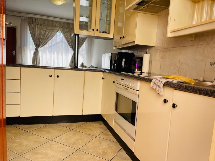 3 Bedroom Property for Sale in Kew Gauteng