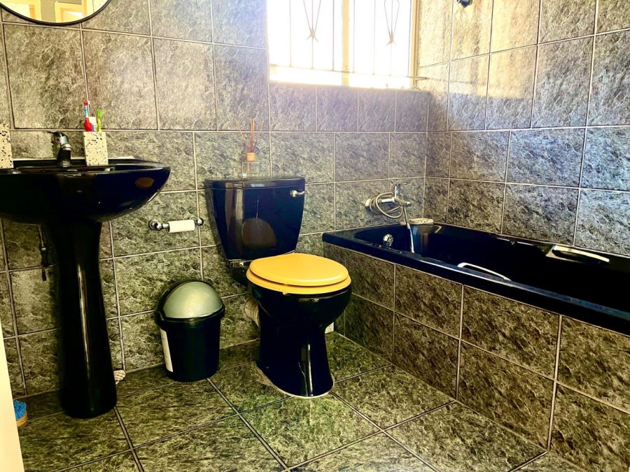 3 Bedroom Property for Sale in Kew Gauteng