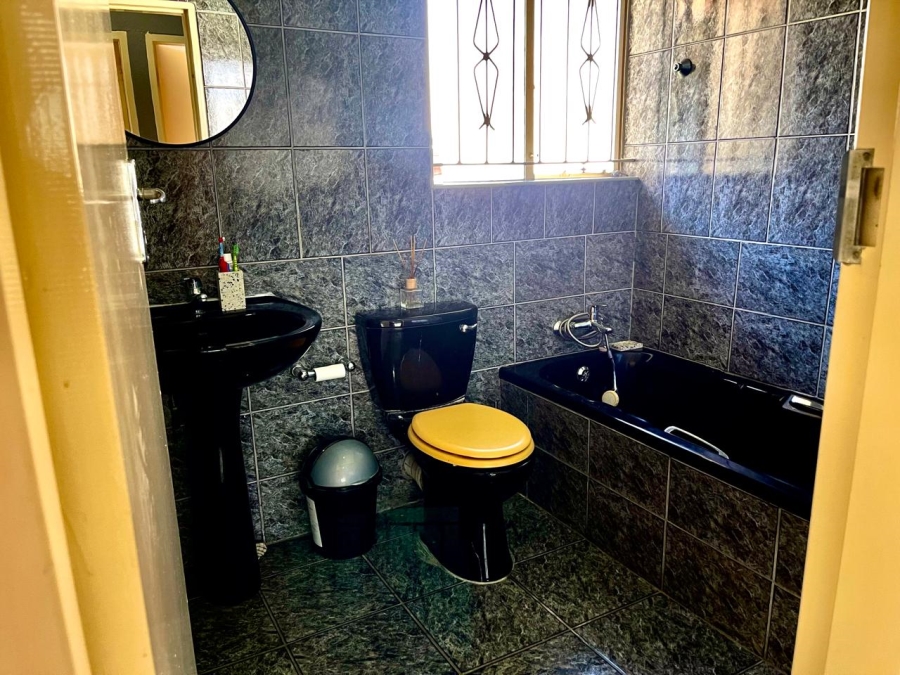 3 Bedroom Property for Sale in Kew Gauteng
