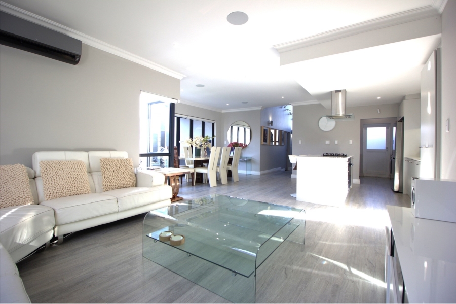 4 Bedroom Property for Sale in Broadacres Gauteng