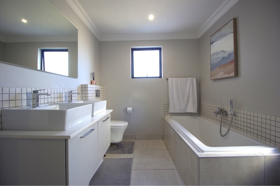 4 Bedroom Property for Sale in Broadacres Gauteng