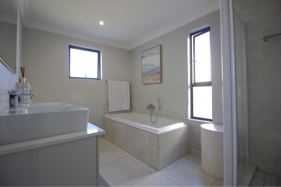 4 Bedroom Property for Sale in Broadacres Gauteng
