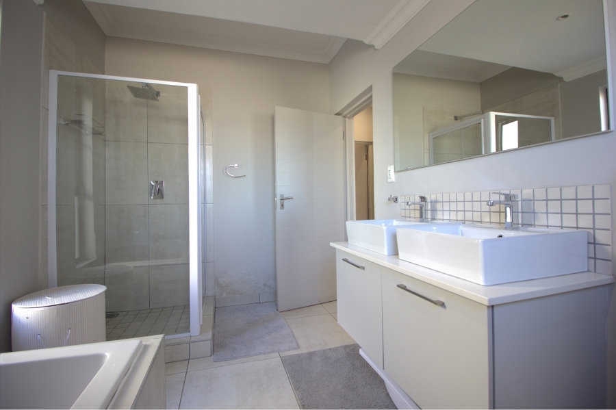 4 Bedroom Property for Sale in Broadacres Gauteng