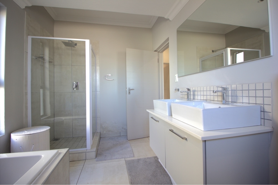 4 Bedroom Property for Sale in Broadacres Gauteng