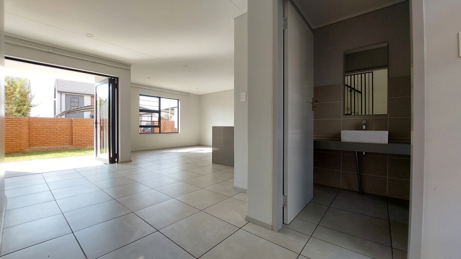 3 Bedroom Property for Sale in Amberfield Gauteng