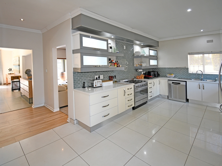 5 Bedroom Property for Sale in Parkmore Gauteng