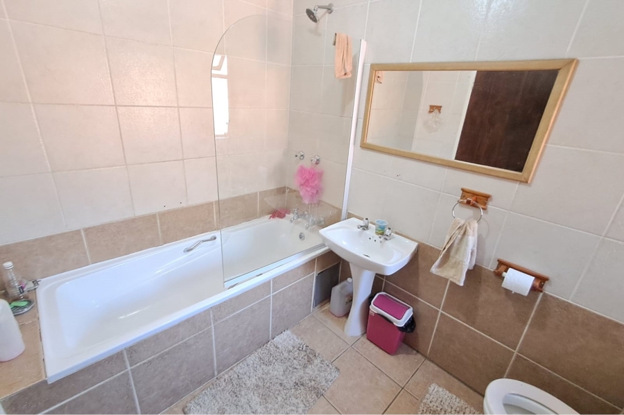 3 Bedroom Property for Sale in Hennopspark Gauteng