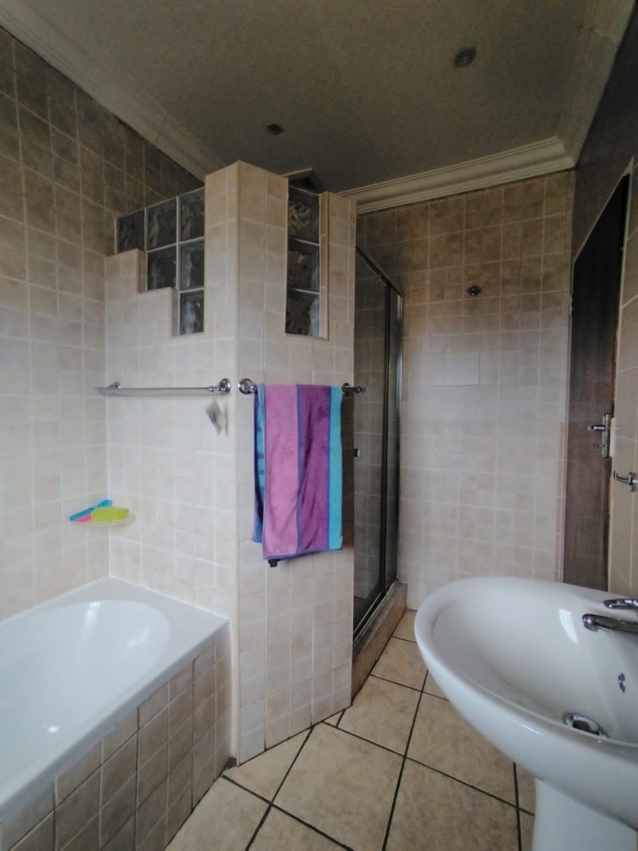 3 Bedroom Property for Sale in Toekomsrus Gauteng