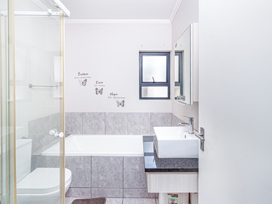 1 Bedroom Property for Sale in Beverley Gauteng