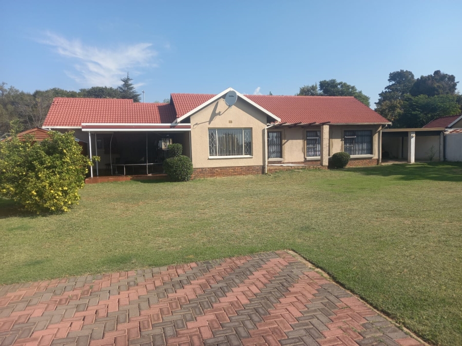 4 Bedroom Property for Sale in Noordwyk Gauteng