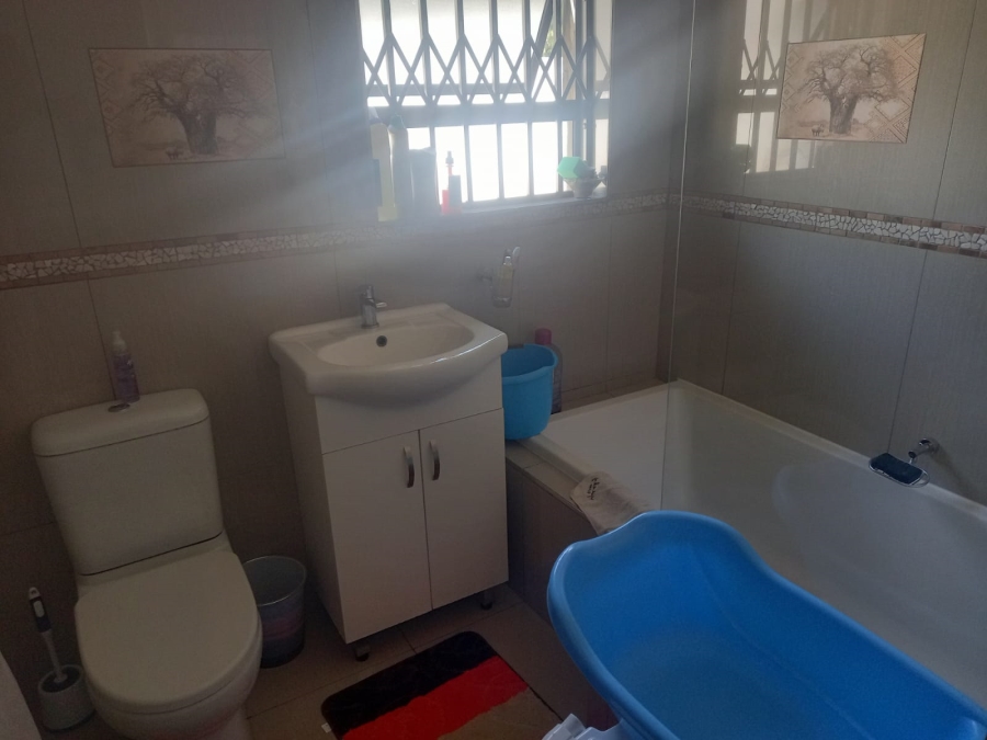 4 Bedroom Property for Sale in Noordwyk Gauteng