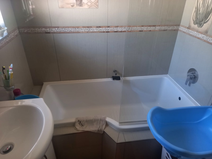 4 Bedroom Property for Sale in Noordwyk Gauteng