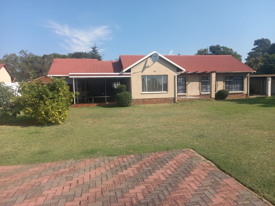 4 Bedroom Property for Sale in Noordwyk Gauteng