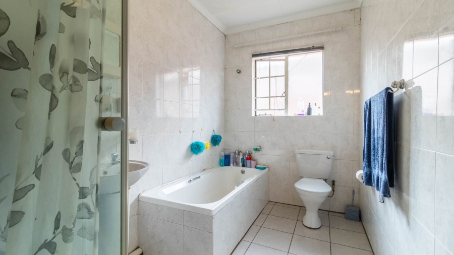 2 Bedroom Property for Sale in South Crest Gauteng