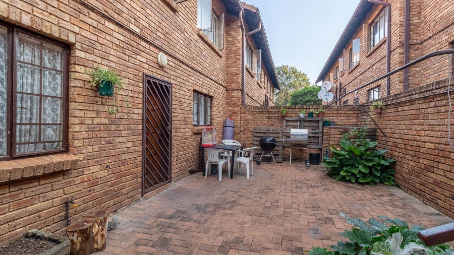 2 Bedroom Property for Sale in South Crest Gauteng