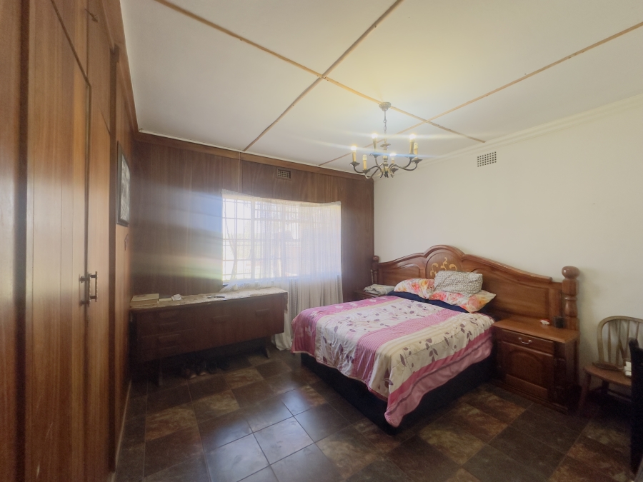 5 Bedroom Property for Sale in Lambton Gauteng