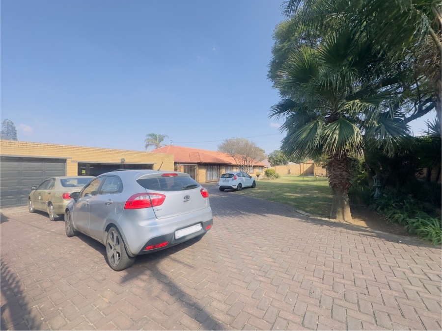 5 Bedroom Property for Sale in Lambton Gauteng