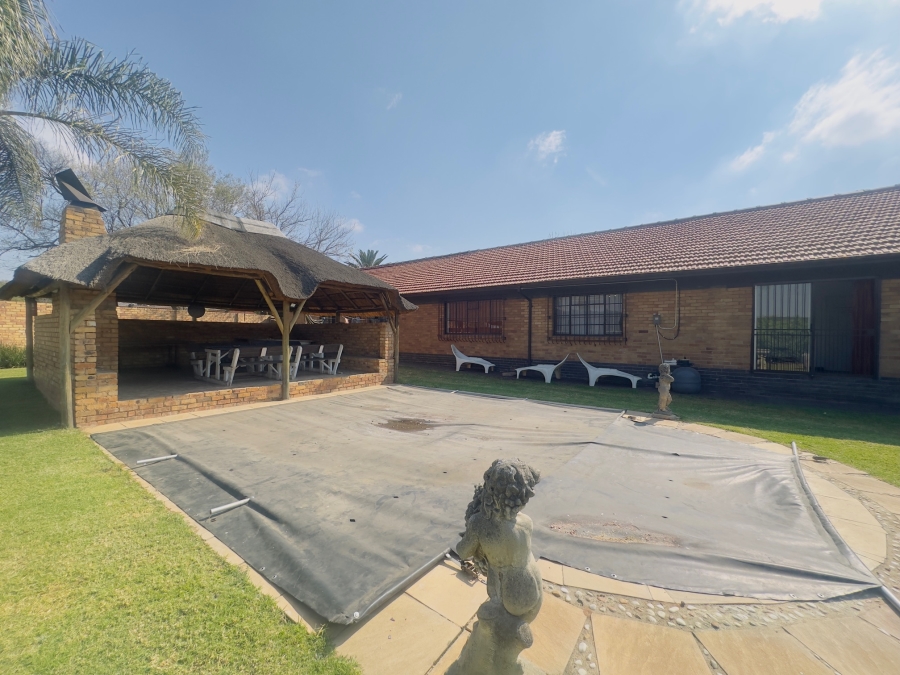 5 Bedroom Property for Sale in Lambton Gauteng