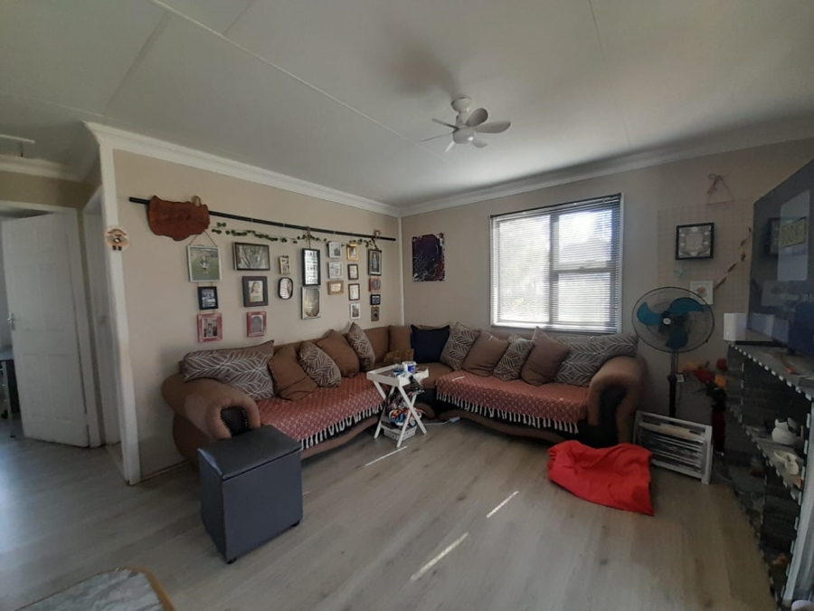 To Let 2 Bedroom Property for Rent in Risiville Gauteng