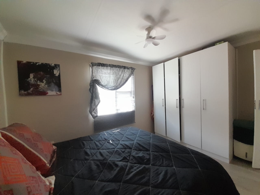 To Let 2 Bedroom Property for Rent in Risiville Gauteng