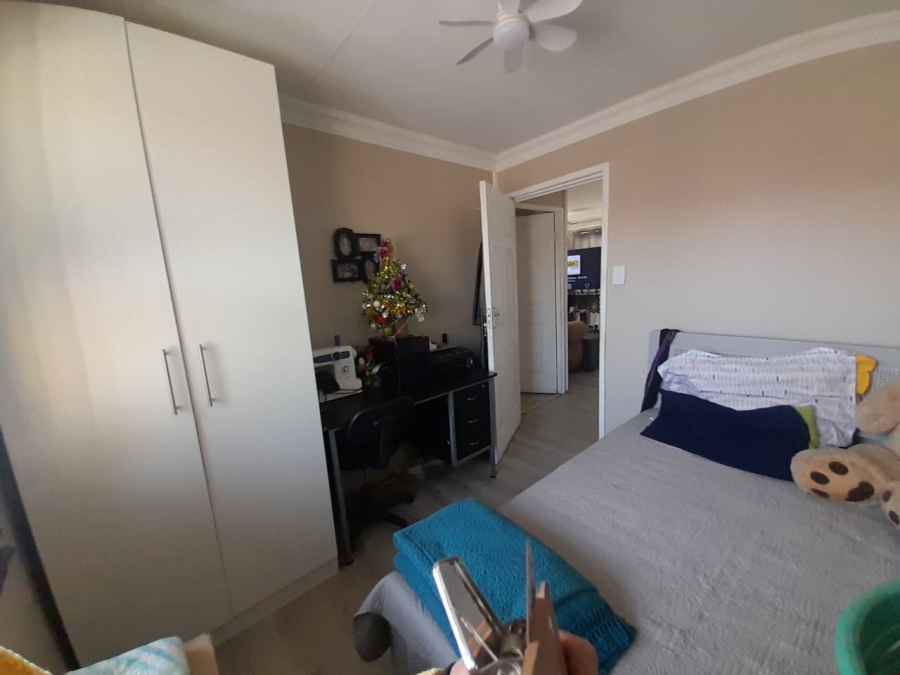 To Let 2 Bedroom Property for Rent in Risiville Gauteng