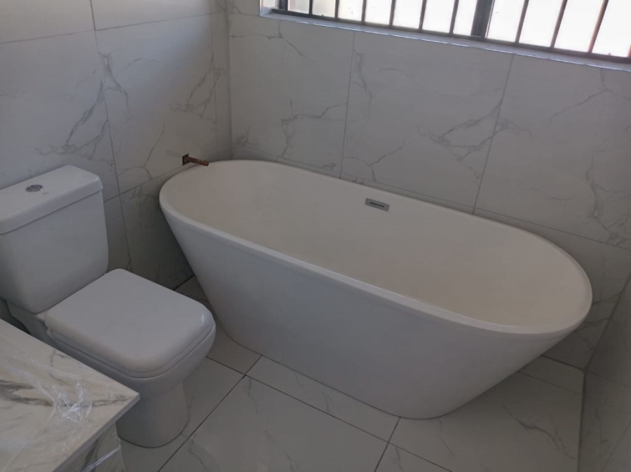 4 Bedroom Property for Sale in Brackenhurst Gauteng