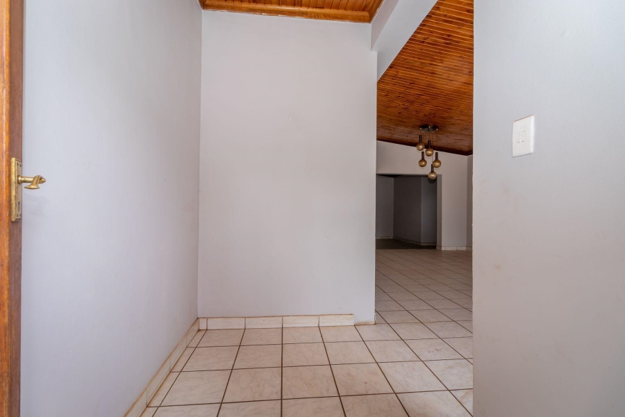 4 Bedroom Property for Sale in Rensburg Gauteng