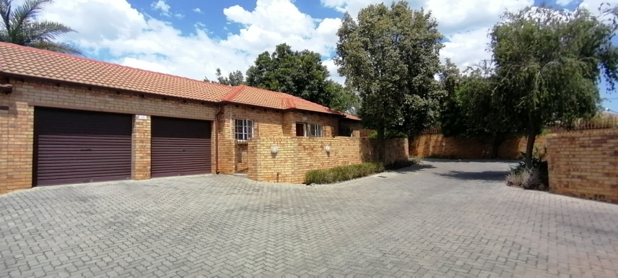 To Let 3 Bedroom Property for Rent in Wilgeheuwel Gauteng