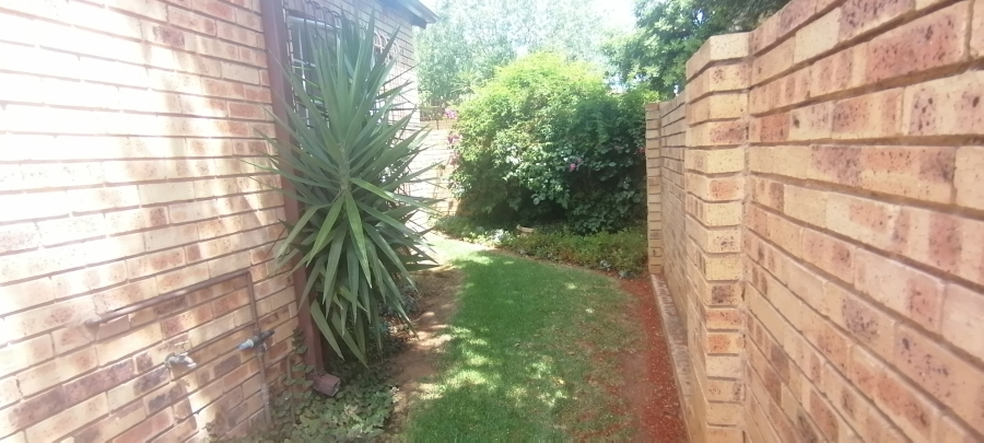 To Let 3 Bedroom Property for Rent in Wilgeheuwel Gauteng