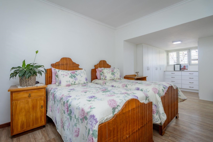 5 Bedroom Property for Sale in Fairland Gauteng