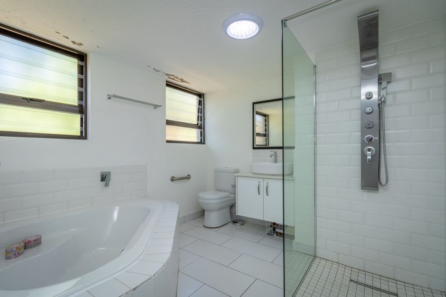 5 Bedroom Property for Sale in Fairland Gauteng