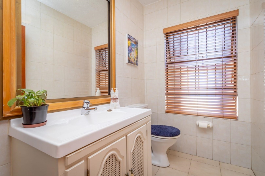 5 Bedroom Property for Sale in Fairland Gauteng