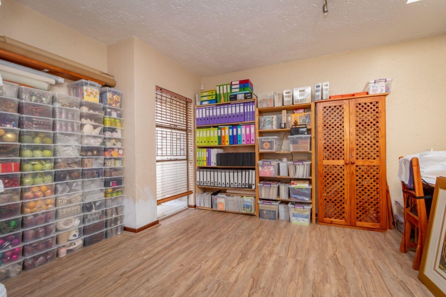 5 Bedroom Property for Sale in Fairland Gauteng