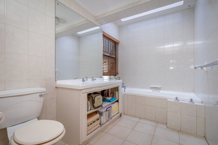 5 Bedroom Property for Sale in Fairland Gauteng