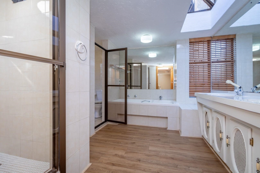 5 Bedroom Property for Sale in Fairland Gauteng