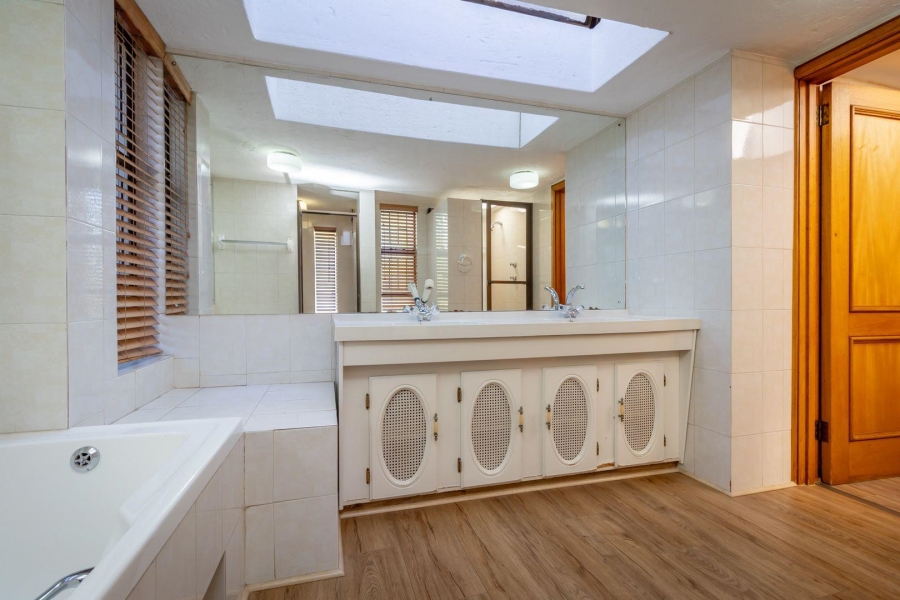5 Bedroom Property for Sale in Fairland Gauteng