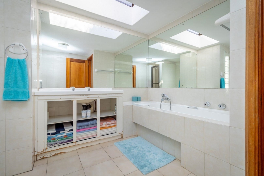 5 Bedroom Property for Sale in Fairland Gauteng