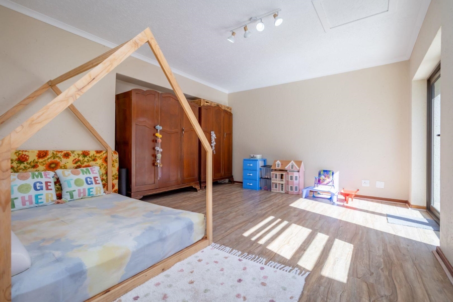 5 Bedroom Property for Sale in Fairland Gauteng